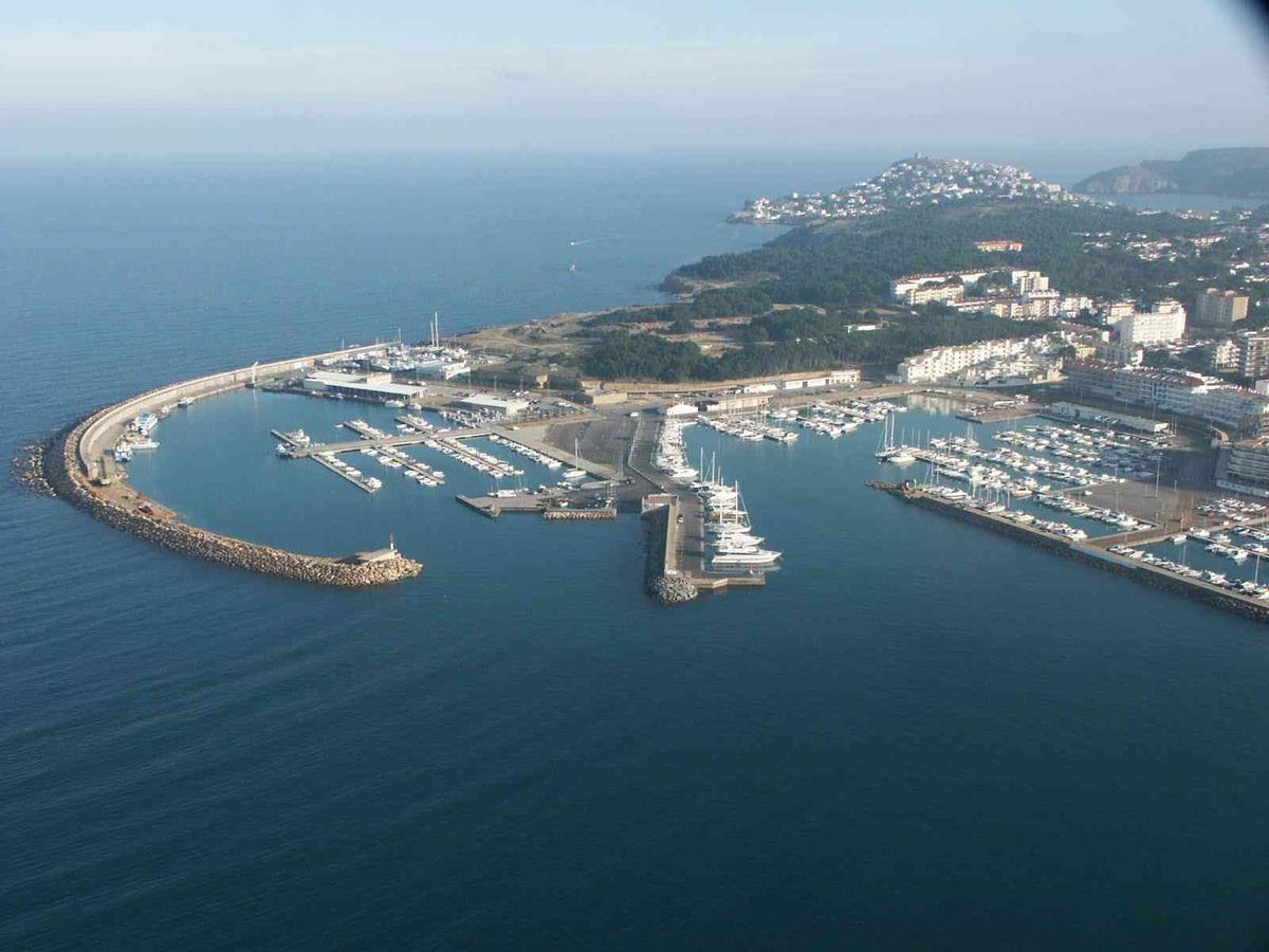 Apartamentos Gran Sol L' Escala Bagian luar foto
