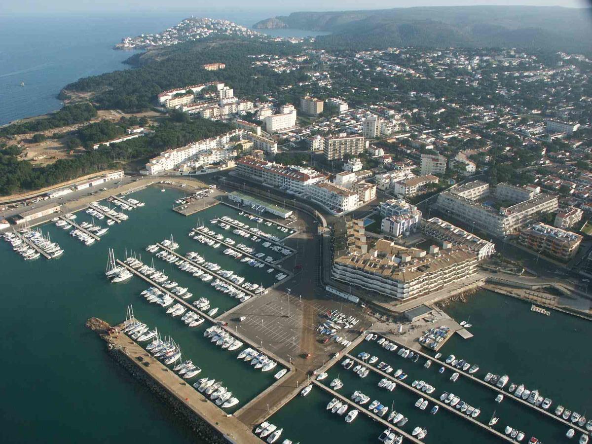 Apartamentos Gran Sol L' Escala Bagian luar foto